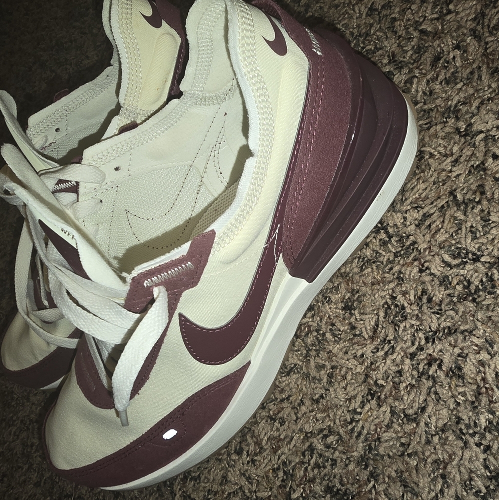 Nike Waffle One SE Sneaker in Coconut Milk/Maroon/Sail